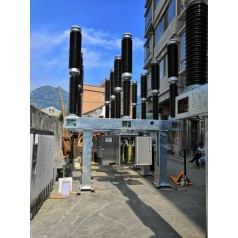 LW36—126型自能式SF6斷路器