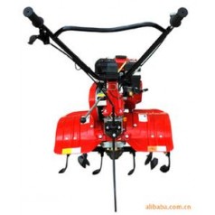 微耕機以其輕便、靈活、多功能以及價格低廉成為農(nóng)民種田的新寵