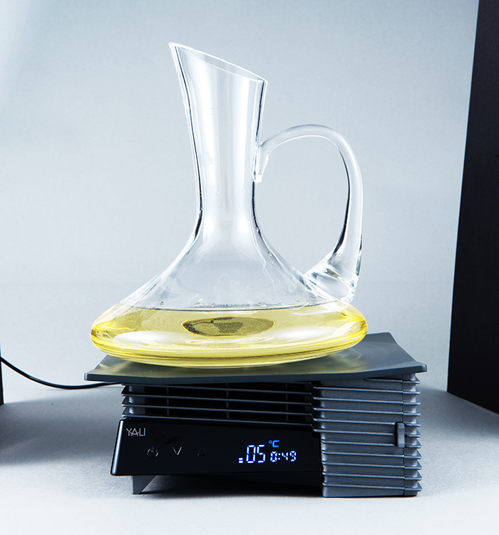 臺灣 YALI 雅黎葡萄酒溫度恆溫調(diào)節(jié)機 (含快速醒酒壺) 充電插電款